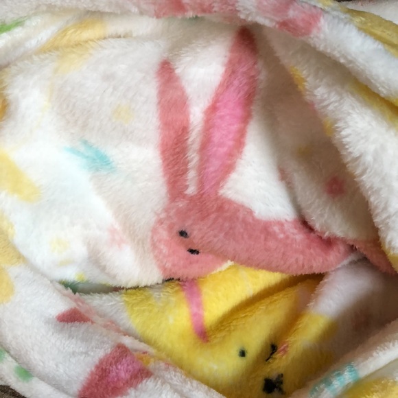 WAY TO CELEBRATE Bright Bunnies Plush Throw - Picture 9 of 9